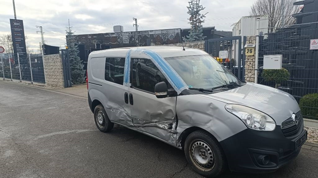 Opel Combo Kastenwagen Transp. Seitenschaden fahrbereit - Carrinha de contentor: foto 1 Opel Combo Kastenwagen Transp. Seitenschaden fahrbereit - Carrinha de contentor: foto 1