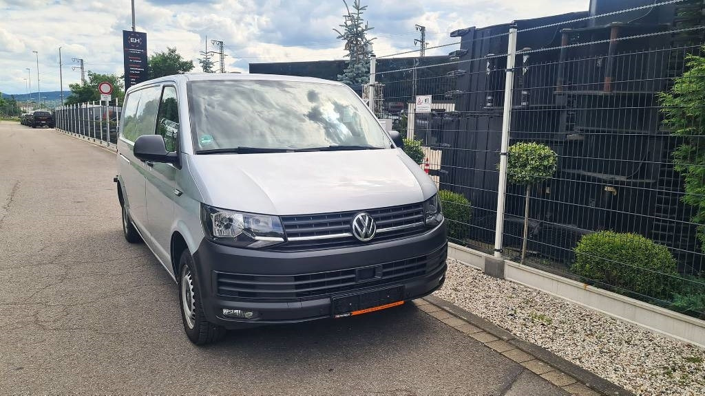Volkswagen T6 2.0 TDI Kasten- Werkstattwagen, Klima, 3-Sitzer - Furgão compacto: foto 5 Volkswagen T6 2.0 TDI Kasten- Werkstattwagen, Klima, 3-Sitzer - Furgão compacto: foto 5