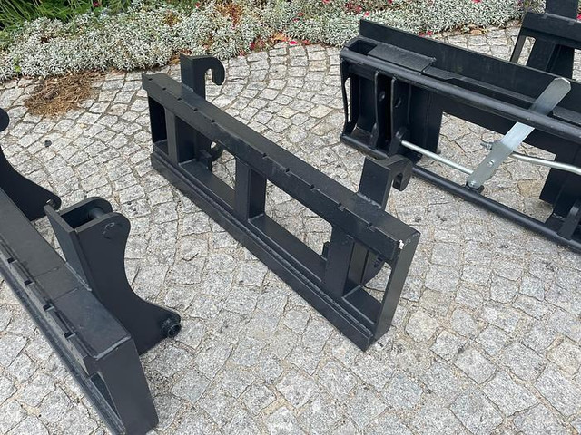 Big Palettengabel 2 t passend zu Volvo L30 Aufnahme - Garfos para Equipamento de movimentação: foto 2 Big Palettengabel 2 t passend zu Volvo L30 Aufnahme - Garfos para Equipamento de movimentação: foto 2
