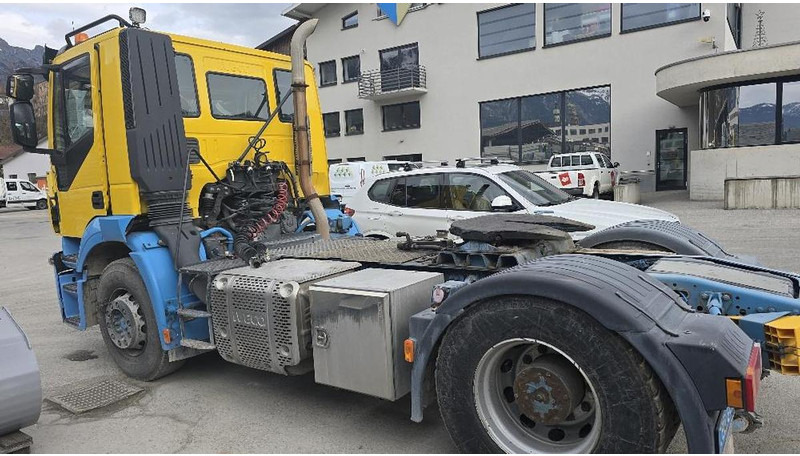 Iveco Strallis 4x2 Sattelzugmaschine mit Kipphydraulik - Camião transportador de contêineres/ Caixa móvel: foto 2 Iveco Strallis 4x2 Sattelzugmaschine mit Kipphydraulik - Camião transportador de contêineres/ Caixa móvel: foto 2
