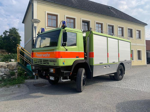 Steyr 15S31 4x4 Feuerwehrfahrzeug - Carro de bombeiro: foto 1 Steyr 15S31 4x4 Feuerwehrfahrzeug - Carro de bombeiro: foto 1