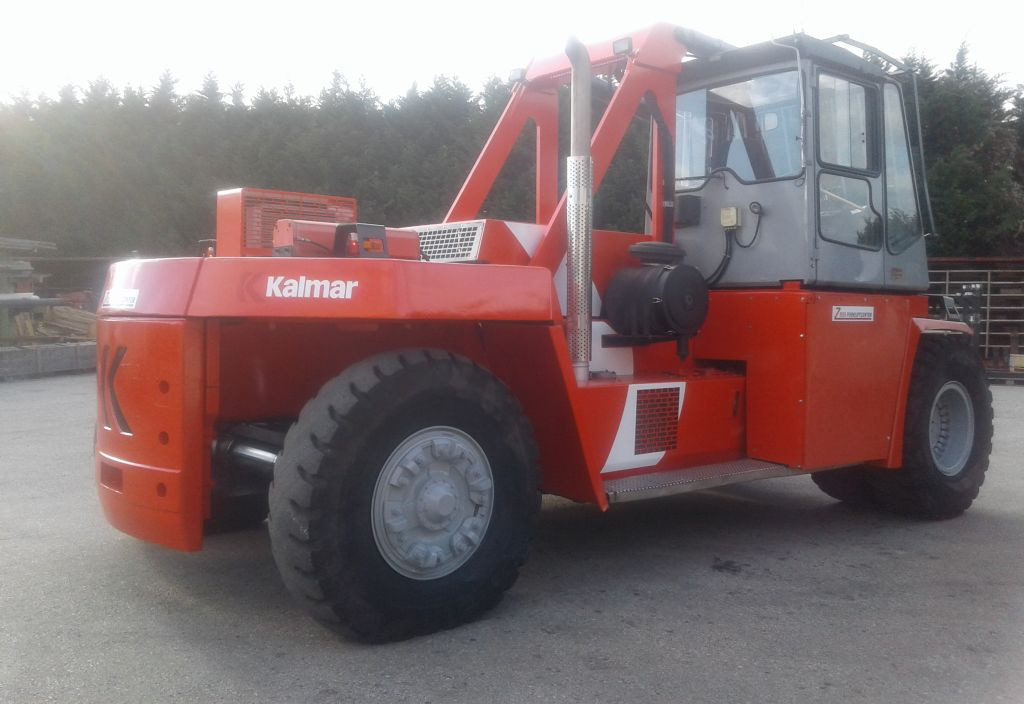 Kalmar DCE330-12 - Empilhador a diesel: foto 4 Kalmar DCE330-12 - Empilhador a diesel: foto 4