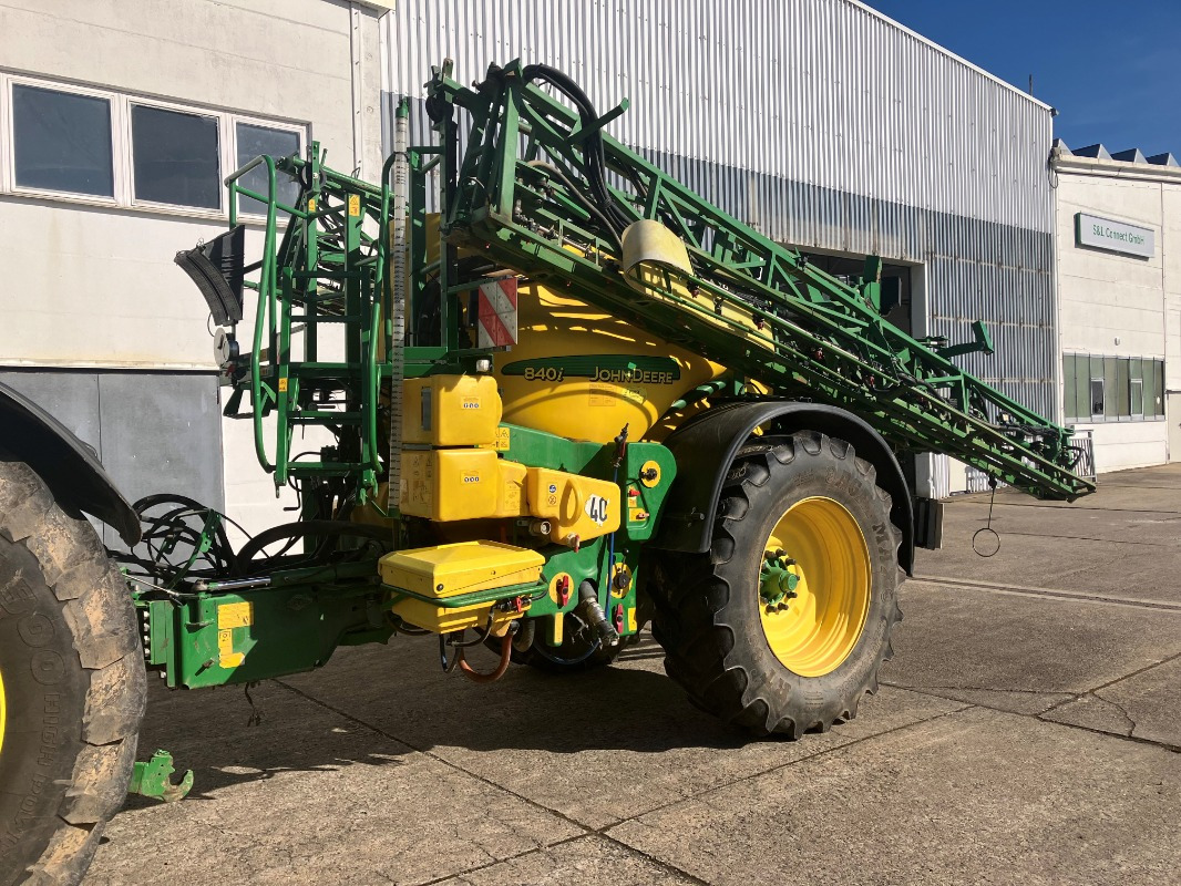 Pulverizador agricola John Deere 840i Anhängespritze/ 30m Gestänge: foto 1