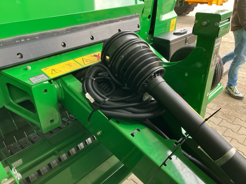 John Deere V451G - Empacotador de fardos: foto 2 John Deere V451G - Empacotador de fardos: foto 2