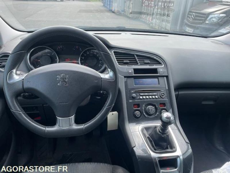 5008 STYLE 1.6 HDI 115cv 7PL- 08/2013/- 226500KM - Automóvel: foto 5 5008 STYLE 1.6 HDI 115cv 7PL- 08/2013/- 226500KM - Automóvel: foto 5