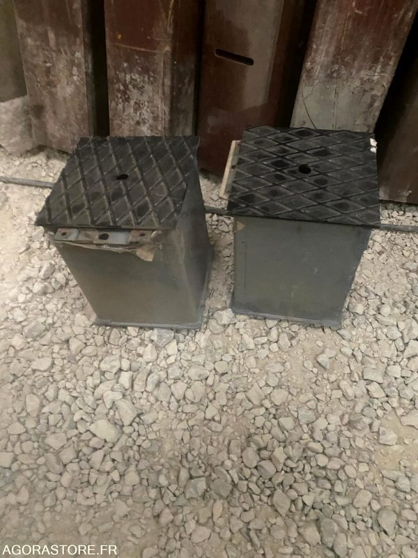 9 BORNES BOIS EXOTIQUES NEUVES - Equipamentos para jardinagem: foto 3 9 BORNES BOIS EXOTIQUES NEUVES - Equipamentos para jardinagem: foto 3