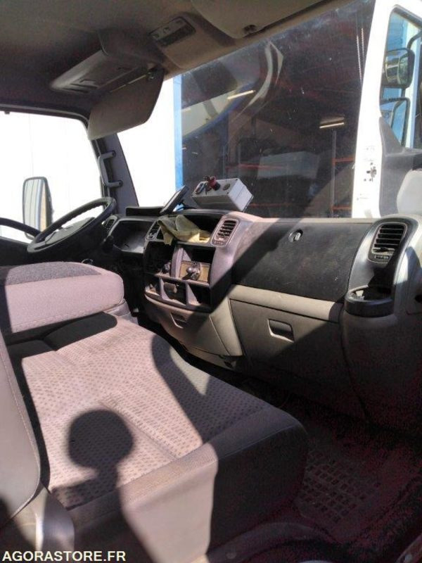 BA-885-GW MICRO BENNE NISSAN CABSTAR 203336 kms 2007 - Carrinha basculante: foto 5 BA-885-GW MICRO BENNE NISSAN CABSTAR 203336 kms 2007 - Carrinha basculante: foto 5