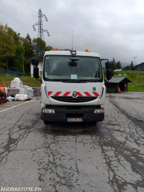BALAYEUSE de Voiries- RENAULT MIDLUM 220 DXI avec aspiratrice EUROVOIRIE - Varredora urbana: foto 1 BALAYEUSE de Voiries- RENAULT MIDLUM 220 DXI avec aspiratrice EUROVOIRIE - Varredora urbana: foto 1