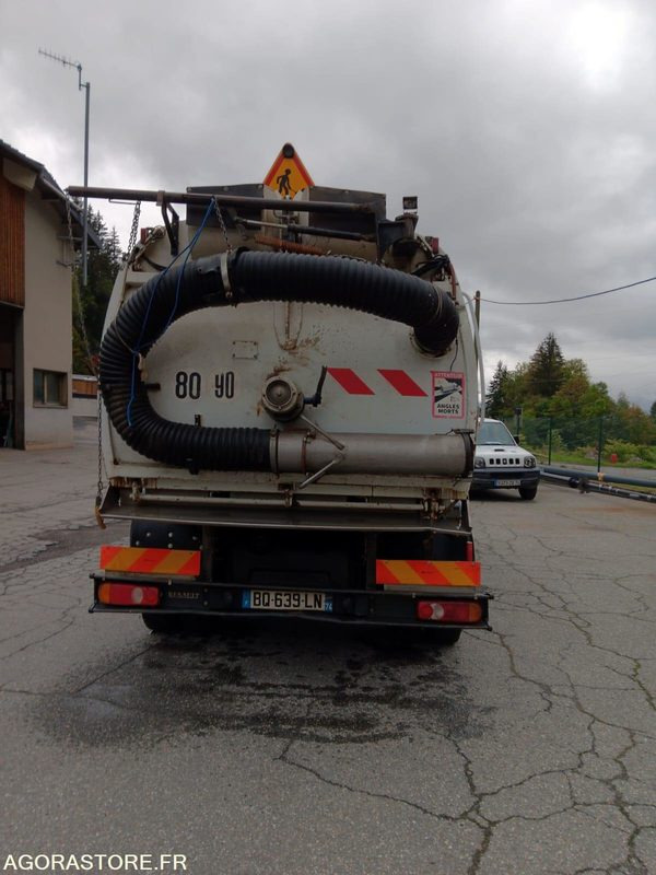 BALAYEUSE de Voiries- RENAULT MIDLUM 220 DXI avec aspiratrice EUROVOIRIE - Varredora urbana: foto 3 BALAYEUSE de Voiries- RENAULT MIDLUM 220 DXI avec aspiratrice EUROVOIRIE - Varredora urbana: foto 3