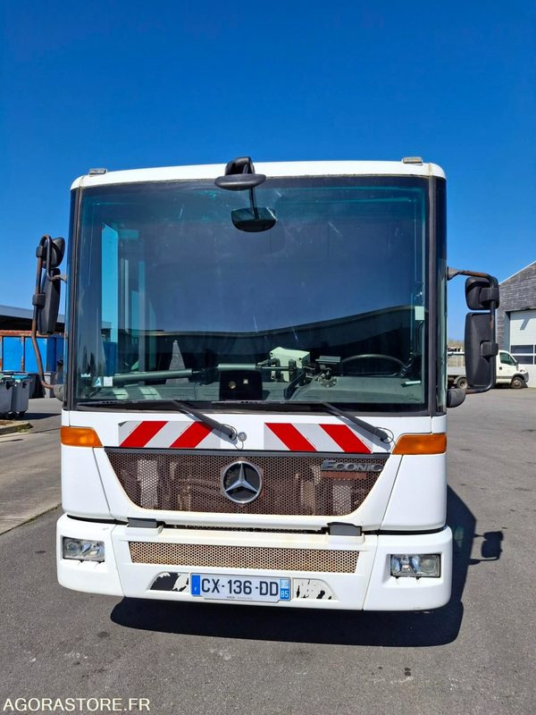 BOM Mercedes Econic 2013 240330 kms - CX-136-DD - Caminhão de lixo: foto 3 BOM Mercedes Econic 2013 240330 kms - CX-136-DD - Caminhão de lixo: foto 3
