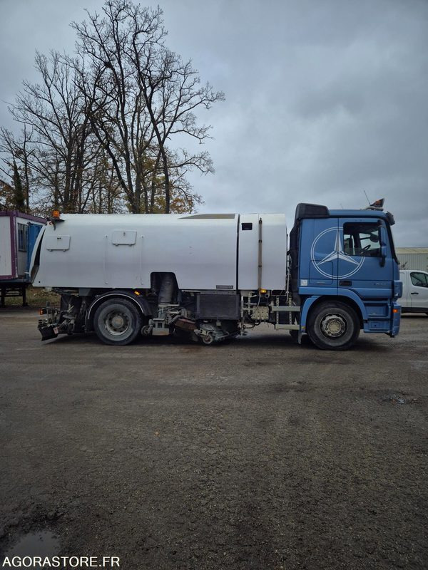 Balayeuse Eurovoirie Optifant 70 TA THP - 2012 - 242 000 heures - Varredora urbana: foto 1 Balayeuse Eurovoirie Optifant 70 TA THP - 2012 - 242 000 heures - Varredora urbana: foto 1