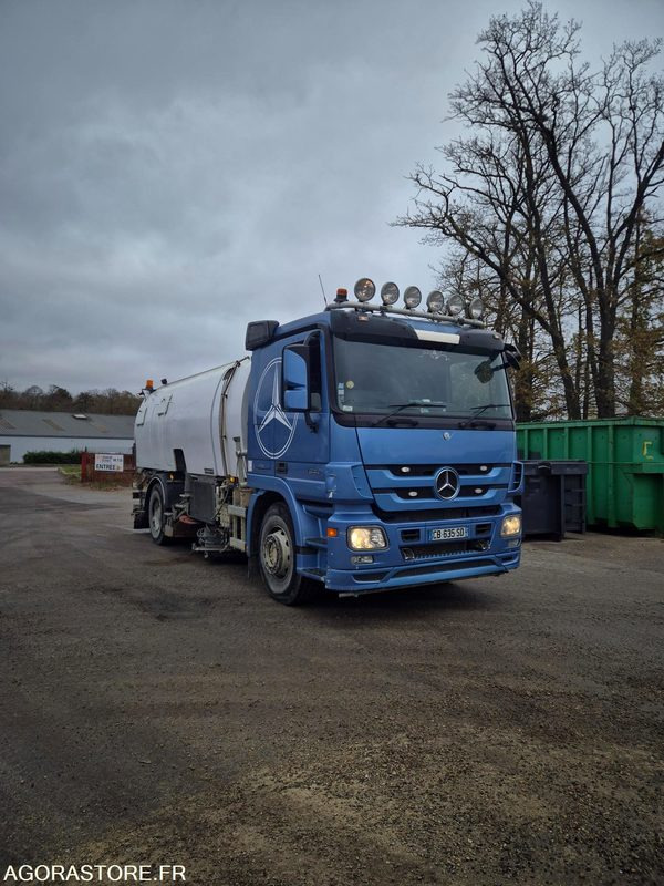 Balayeuse Eurovoirie Optifant 70 TA THP - 2012 - 242 000 heures - Varredora urbana: foto 2 Balayeuse Eurovoirie Optifant 70 TA THP - 2012 - 242 000 heures - Varredora urbana: foto 2