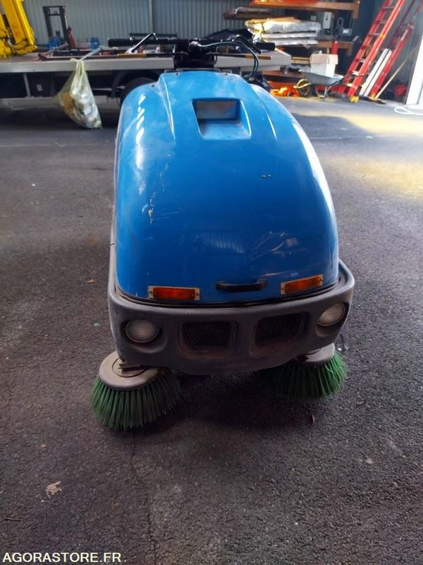 Balayeuse aspiratrice de trottoirs TENNANT LITTER HAWK 4100 - Varredora urbana: foto 5 Balayeuse aspiratrice de trottoirs TENNANT LITTER HAWK 4100 - Varredora urbana: foto 5