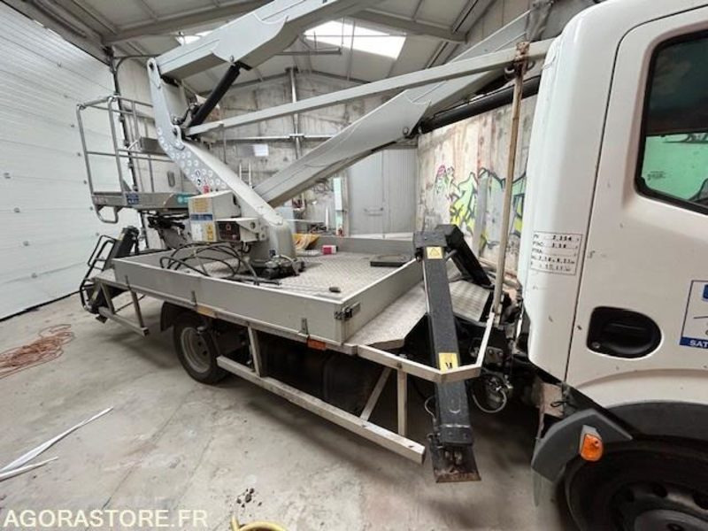CAMION NACELLE NISSAN IMER P 23 AS 11 2013 20 000 KM - Caminhão com plataforma aérea: foto 5 CAMION NACELLE NISSAN IMER P 23 AS 11 2013 20 000 KM - Caminhão com plataforma aérea: foto 5