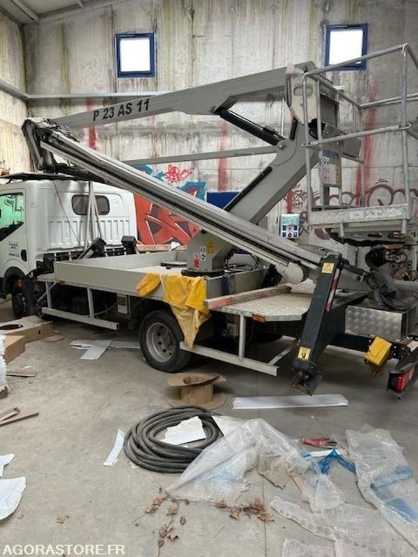 CAMION NACELLE NISSAN IMER P 23 AS 11 2013 20 000 KM - Caminhão com plataforma aérea: foto 1 CAMION NACELLE NISSAN IMER P 23 AS 11 2013 20 000 KM - Caminhão com plataforma aérea: foto 1
