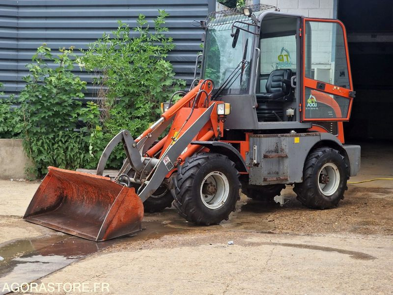 CHARGEUSE SUR PNEUS EVERUN ER08 EASY DIESEL 24CV - 2017 - 580 heures - Pá carregadora: foto 1 CHARGEUSE SUR PNEUS EVERUN ER08 EASY DIESEL 24CV - 2017 - 580 heures - Pá carregadora: foto 1