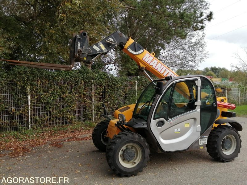 CHARIOT TELESCOPIQUE FIXE - MANITOU - 2.5 T - 2014 / 3910 HEURES - Empilhador telescópico: foto 3 CHARIOT TELESCOPIQUE FIXE - MANITOU - 2.5 T - 2014 / 3910 HEURES - Empilhador telescópico: foto 3