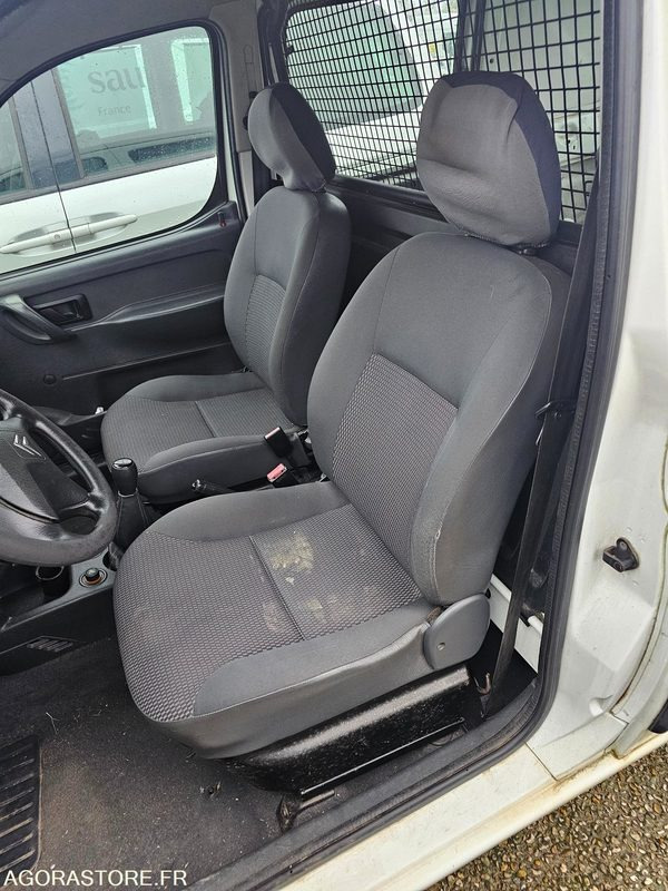 CITROEN BERLINGO - 2010 - 221150KM - BE642VQ - Furgão compacto: foto 5 CITROEN BERLINGO - 2010 - 221150KM - BE642VQ - Furgão compacto: foto 5
