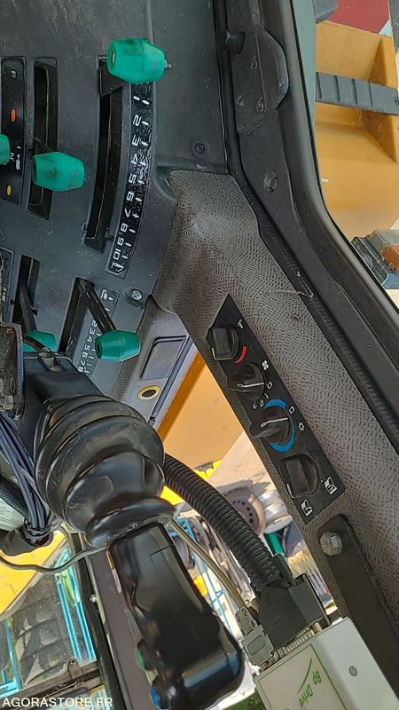 CN 071 QD - RENAULT TEMIS 610X - 2004 - H3922EA3921365 - Trator: foto 5 CN 071 QD - RENAULT TEMIS 610X - 2004 - H3922EA3921365 - Trator: foto 5