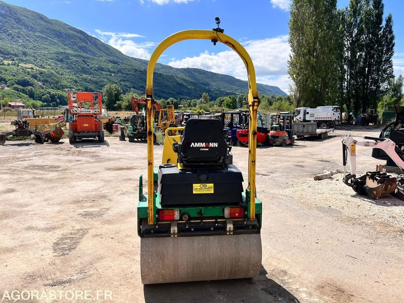 COMPACTEUR AMMANN AV26-2 ROULEAU TANDEM VIBRANT ARTICULÉ - ANNÉE 2008 - 1765 H - Rolo: foto 2 COMPACTEUR AMMANN AV26-2 ROULEAU TANDEM VIBRANT ARTICULÉ - ANNÉE 2008 - 1765 H - Rolo: foto 2