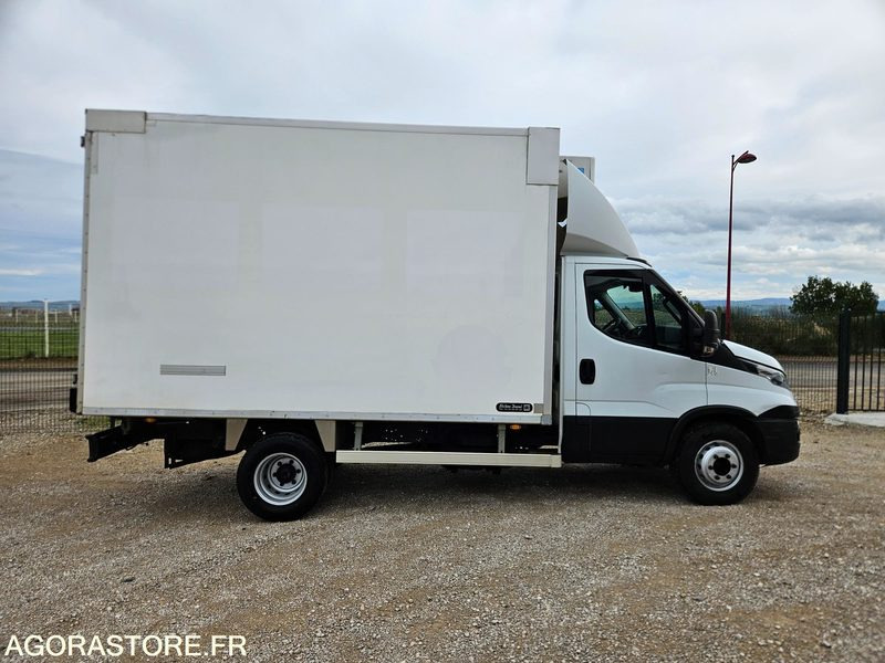 IVECO DAILY 72C21 PORTE VIANDE FRIGORIFIQUE - 2017 - 360 000KM - Camião: foto 1 IVECO DAILY 72C21 PORTE VIANDE FRIGORIFIQUE - 2017 - 360 000KM - Camião: foto 1
