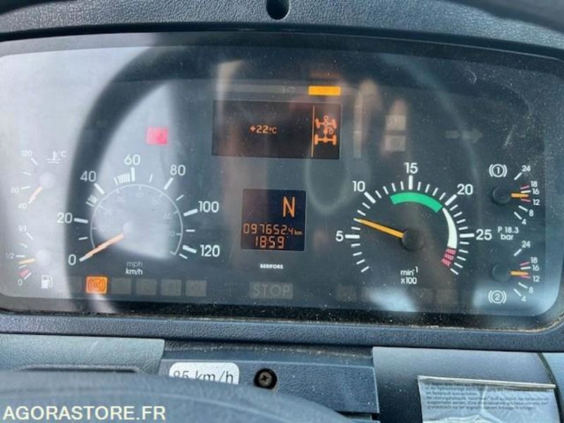 MERCEDES UNIMOG U300C VERSION COMMUNALE 2000 97652 KM - Camião: foto 3 MERCEDES UNIMOG U300C VERSION COMMUNALE 2000 97652 KM - Camião: foto 3