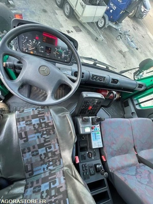 MERCEDES UNIMOG U300C VERSION COMMUNALE 2000 97652 KM - Camião: foto 4 MERCEDES UNIMOG U300C VERSION COMMUNALE 2000 97652 KM - Camião: foto 4