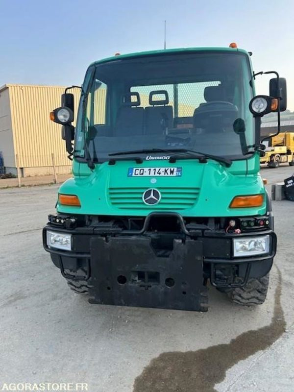 MERCEDES UNIMOG U300C VERSION COMMUNALE 2003 38210 KM + EPAREUSE CMV 450GP - Camião: foto 5 MERCEDES UNIMOG U300C VERSION COMMUNALE 2003 38210 KM + EPAREUSE CMV 450GP - Camião: foto 5