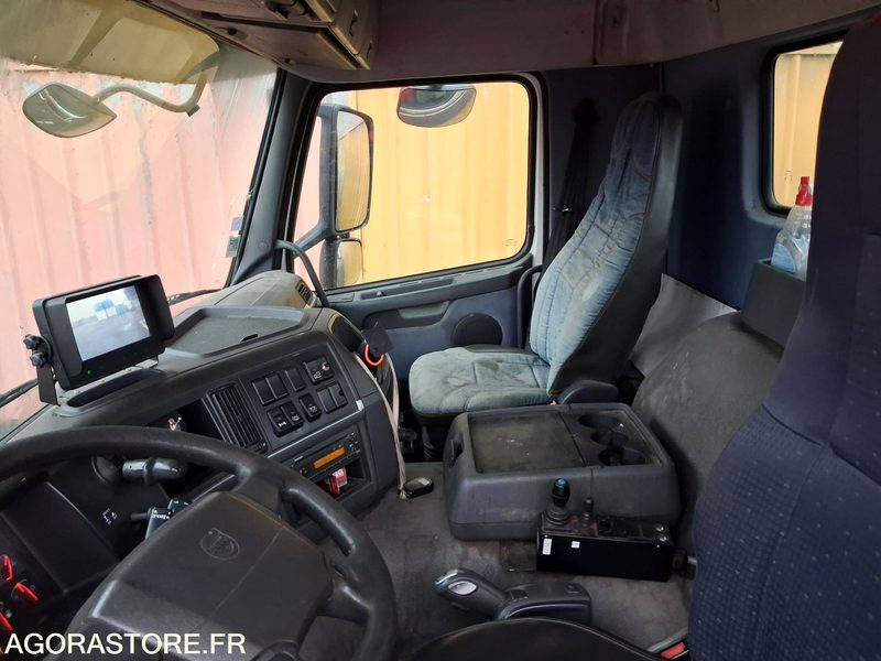 Camião R51857-PORTEUR POLYBENNE VOLVO FM 370-ANNÉE 2010-BRAS GUIMA PALFINGER-502085 KM: foto 7