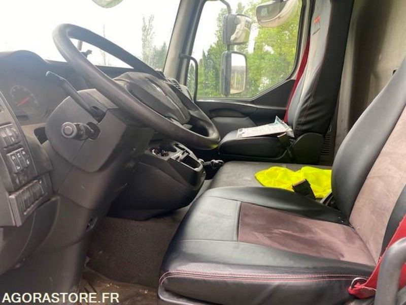 RENAULT FOURGON HAYON D12 - 2017 - 300 000km - Camião: foto 2 RENAULT FOURGON HAYON D12 - 2017 - 300 000km - Camião: foto 2