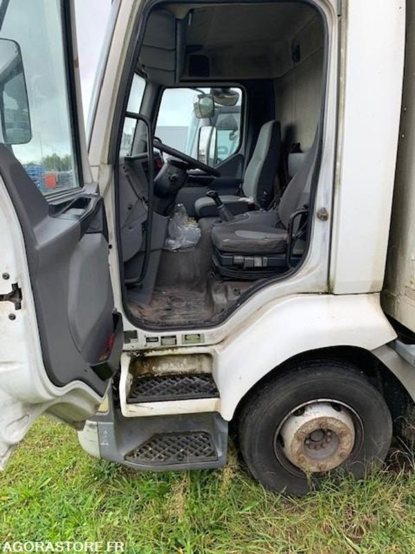 RENAULT MIDLUM 11T - 2004 - 593365 KMS - Camião: foto 3 RENAULT MIDLUM 11T - 2004 - 593365 KMS - Camião: foto 3