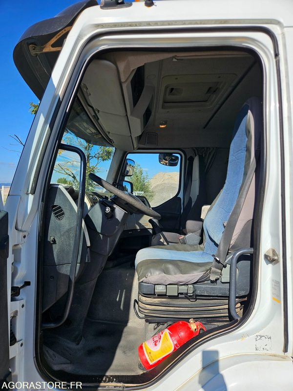 Locação financeira de  Renault Polybenne 410 DXI 4X2 Bras Guima PTRA 40T - 2009 - 219 000Km Renault Polybenne 410 DXI 4X2 Bras Guima PTRA 40T - 2009 - 219 000Km: foto 11