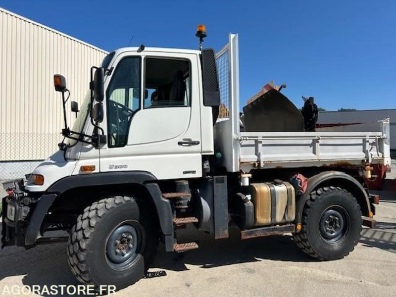 UNIMOG U300C VERSION COMMUNALE 2008 36900 KM - Camião: foto 1 UNIMOG U300C VERSION COMMUNALE 2008 36900 KM - Camião: foto 1