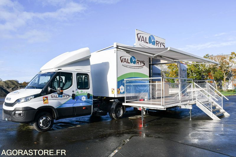 VEHICULE EVENEMENTIEL - CAMION PODIUM IVECO DAILY 6000 kms 2018 - Camião: foto 2 VEHICULE EVENEMENTIEL - CAMION PODIUM IVECO DAILY 6000 kms 2018 - Camião: foto 2