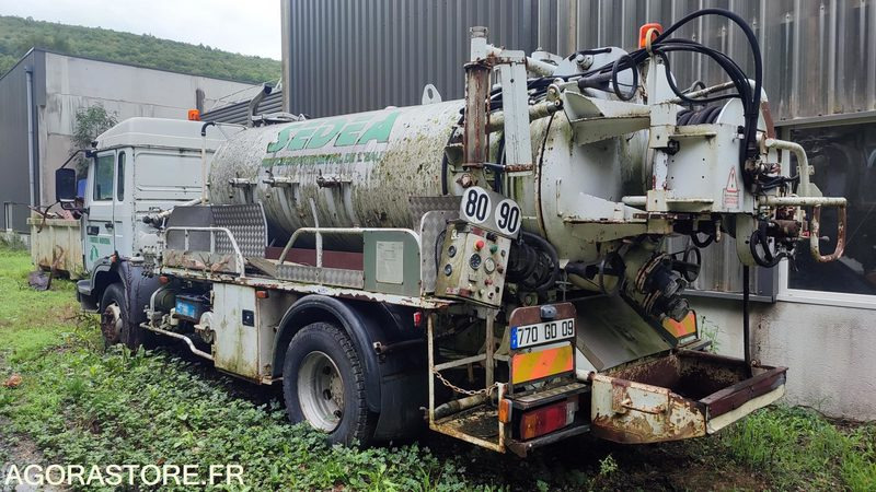 Camion Hydrocureur Renault - Caminhão limpa fossa: foto 2 Camion Hydrocureur Renault - Caminhão limpa fossa: foto 2