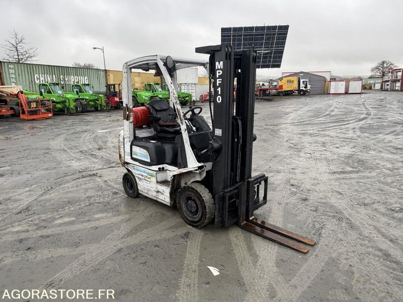 Chariot élévateur NISSAN GAZ 1.5T type P1D1A15LQ - Empilhador a gás: foto 3 Chariot élévateur NISSAN GAZ 1.5T type P1D1A15LQ - Empilhador a gás: foto 3