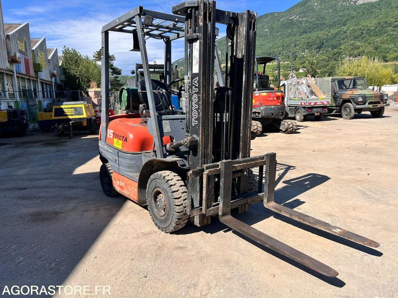 Chariot élévateur à gaz Toyota FG15 4,3m - 1,5T - Année 1994 - 10770 heures - Empilhador a gás: foto 5 Chariot élévateur à gaz Toyota FG15 4,3m - 1,5T - Année 1994 - 10770 heures - Empilhador a gás: foto 5