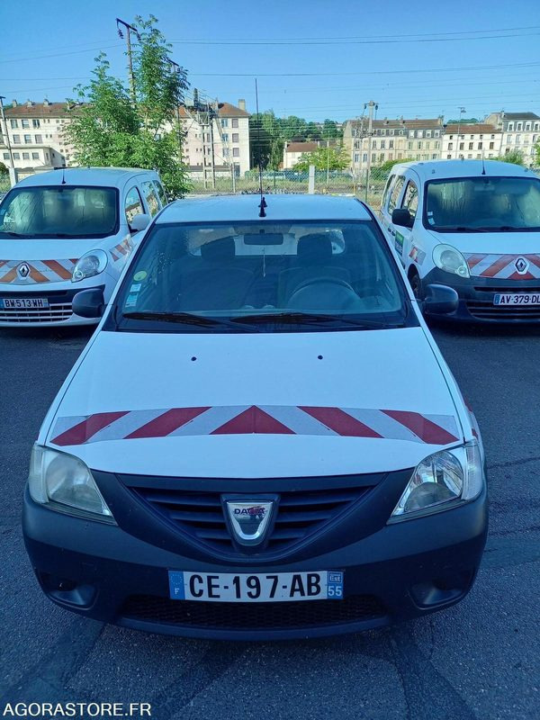 DACIA LOGAN PICK UP 2 PLACES - Automóvel: foto 2 DACIA LOGAN PICK UP 2 PLACES - Automóvel: foto 2