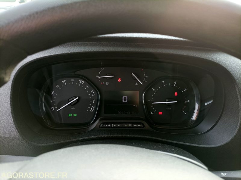 Minibus, Furgão de passageiros EY-346-BY - Roulant - CITROEN JUMPY SPACE TOURER - VP - 189 243 Kms "CG PERDUE": foto 7 Minibus, Furgão de passageiros EY-346-BY - Roulant - CITROEN JUMPY SPACE TOURER - VP - 189 243 Kms "CG PERDUE": foto 7