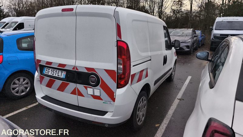 FIAT DOBLO - 02/11/2016 - 66549kms - EG151LT - Furgão compacto: foto 4 FIAT DOBLO - 02/11/2016 - 66549kms - EG151LT - Furgão compacto: foto 4