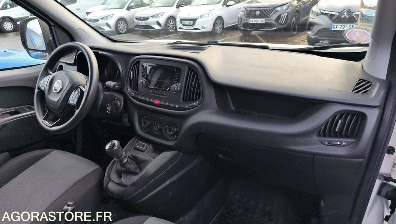 FIAT DOBLO - 02/11/2016 - 66549kms - EG151LT - Furgão compacto: foto 5 FIAT DOBLO - 02/11/2016 - 66549kms - EG151LT - Furgão compacto: foto 5