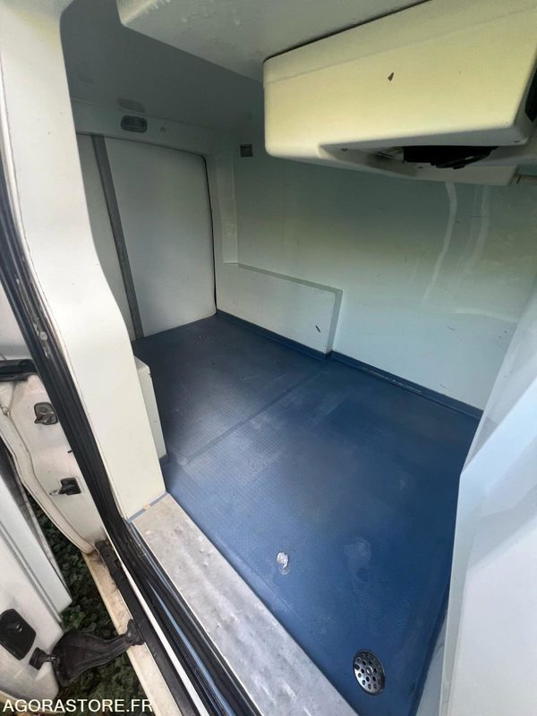 FIAT- SCUDO - 2015 - 350 000 KM - FRIGORIFIQUE MULTI TEMPERATURE - Carrinha frigorífica: foto 4 FIAT- SCUDO - 2015 - 350 000 KM - FRIGORIFIQUE MULTI TEMPERATURE - Carrinha frigorífica: foto 4