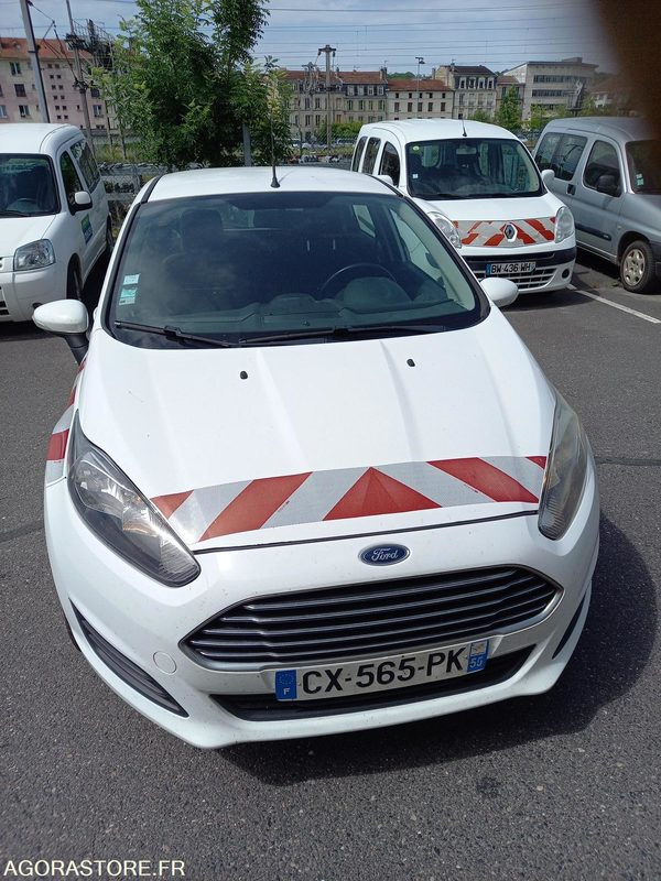 FORD FIESTA TDCI 70 FAP TREND -5 PORTES - Automóvel: foto 2 FORD FIESTA TDCI 70 FAP TREND -5 PORTES - Automóvel: foto 2