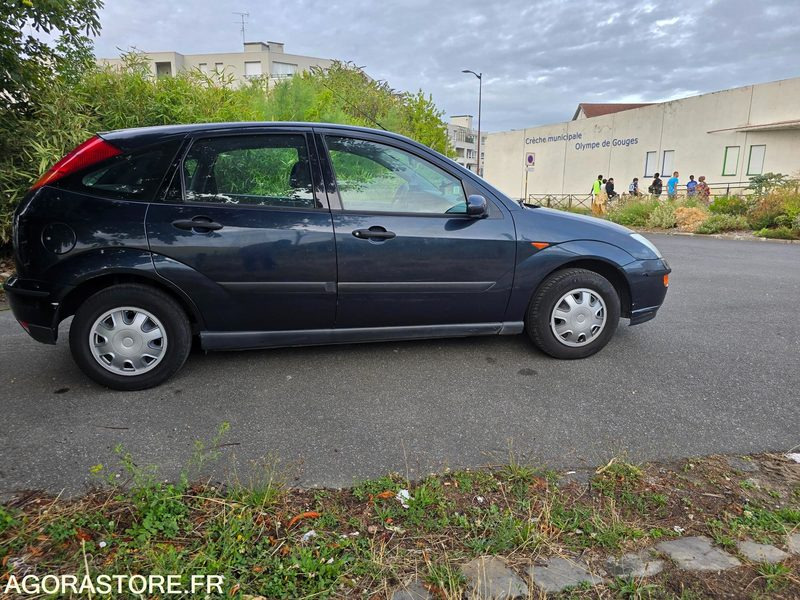 FORD FOCUS 1.6 - ESSENCE - 158 000 KM - Automóvel: foto 5 FORD FOCUS 1.6 - ESSENCE - 158 000 KM - Automóvel: foto 5