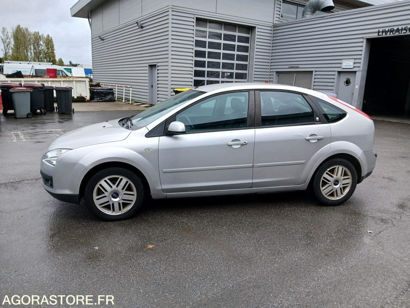 FORD FOCUS 1.8 ESSENCE - 2006 - 135 225 km - Automóvel: foto 3 FORD FOCUS 1.8 ESSENCE - 2006 - 135 225 km - Automóvel: foto 3