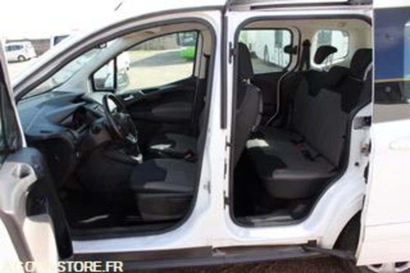 FORD TOURNEO - 2017 - 189 014 KMS - EP841FZ - Furgão compacto: foto 5 FORD TOURNEO - 2017 - 189 014 KMS - EP841FZ - Furgão compacto: foto 5