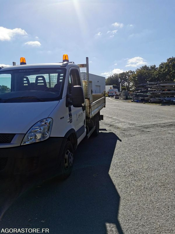 FOURGON BENNE - IVECO - DAILY 35C13 - 2011 / 264350 KM - BJ028EC - Carrinha basculante: foto 3 FOURGON BENNE - IVECO - DAILY 35C13 - 2011 / 264350 KM - BJ028EC - Carrinha basculante: foto 3