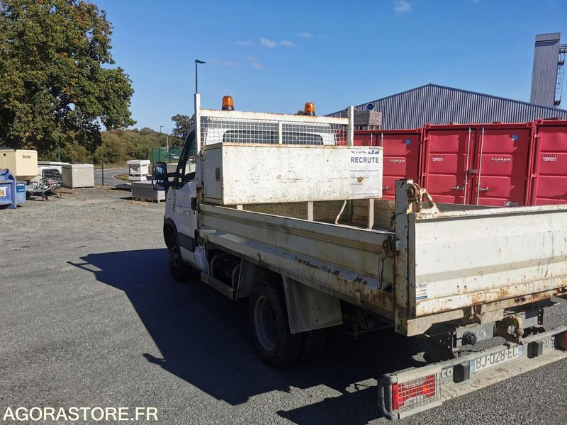 FOURGON BENNE - IVECO - DAILY 35C13 - 2011 / 264350 KM - BJ028EC - Carrinha basculante: foto 4 FOURGON BENNE - IVECO - DAILY 35C13 - 2011 / 264350 KM - BJ028EC - Carrinha basculante: foto 4