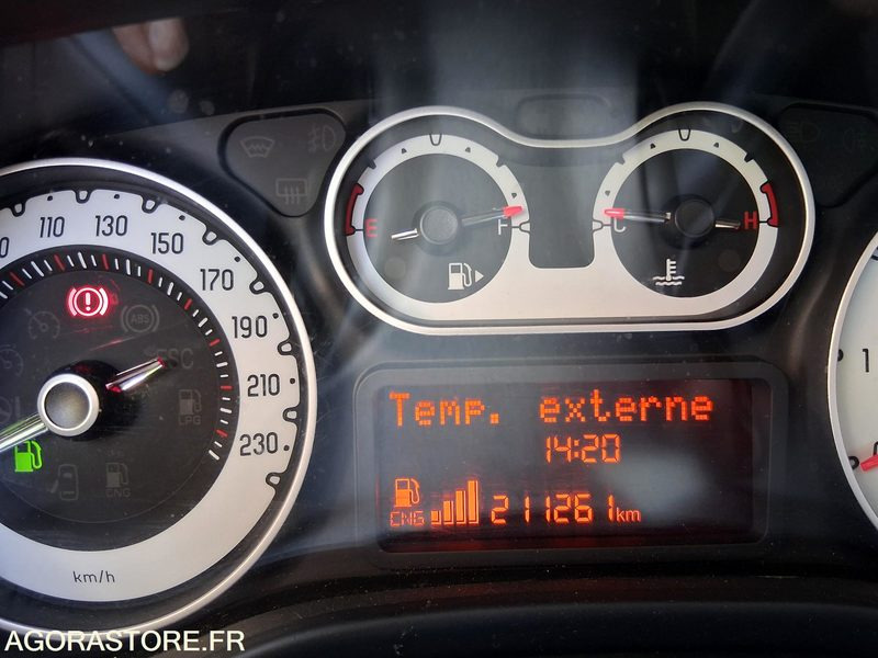 Fiat 500 L GNV POPSTAR MINISPACE DE 2016 - Automóvel: foto 4 Fiat 500 L GNV POPSTAR MINISPACE DE 2016 - Automóvel: foto 4