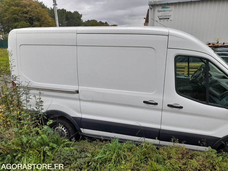 Ford Transit - 2015 - 104229 Kms - Furgão: foto 2 Ford Transit - 2015 - 104229 Kms - Furgão: foto 2